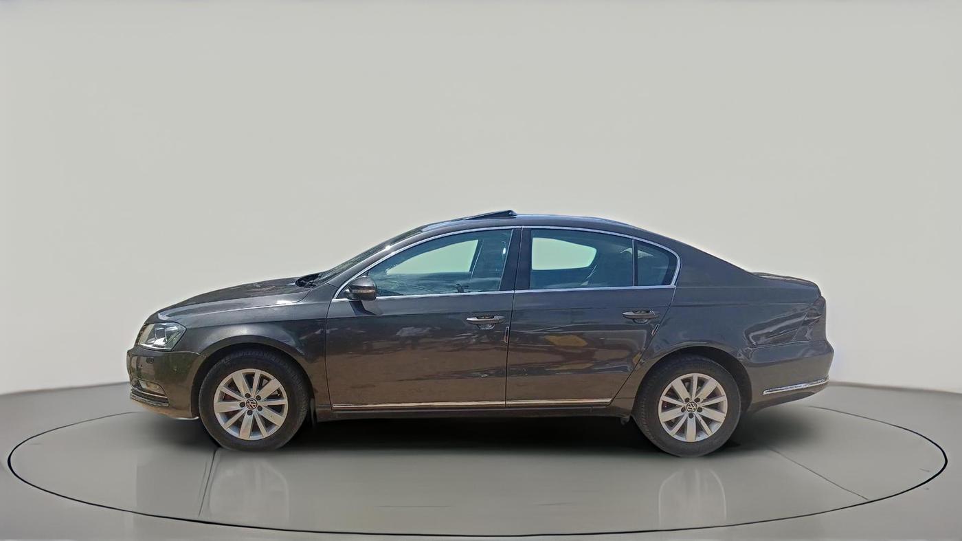 2011 Volkswagen Passat COMFORTLINE DSG, Diesel, Automatic, 1,15,635 km, exterior