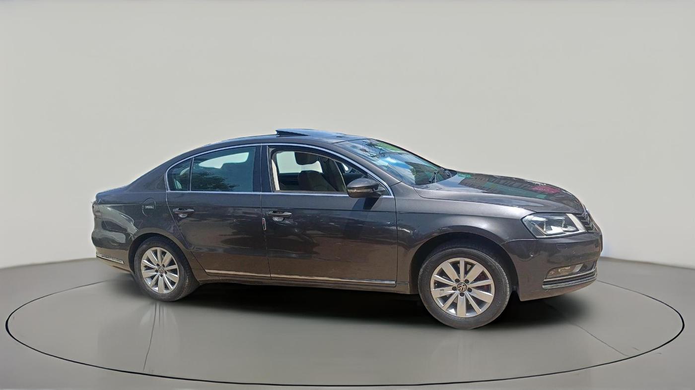 2011 Volkswagen Passat COMFORTLINE DSG, Diesel, Automatic, 1,15,635 km, exterior