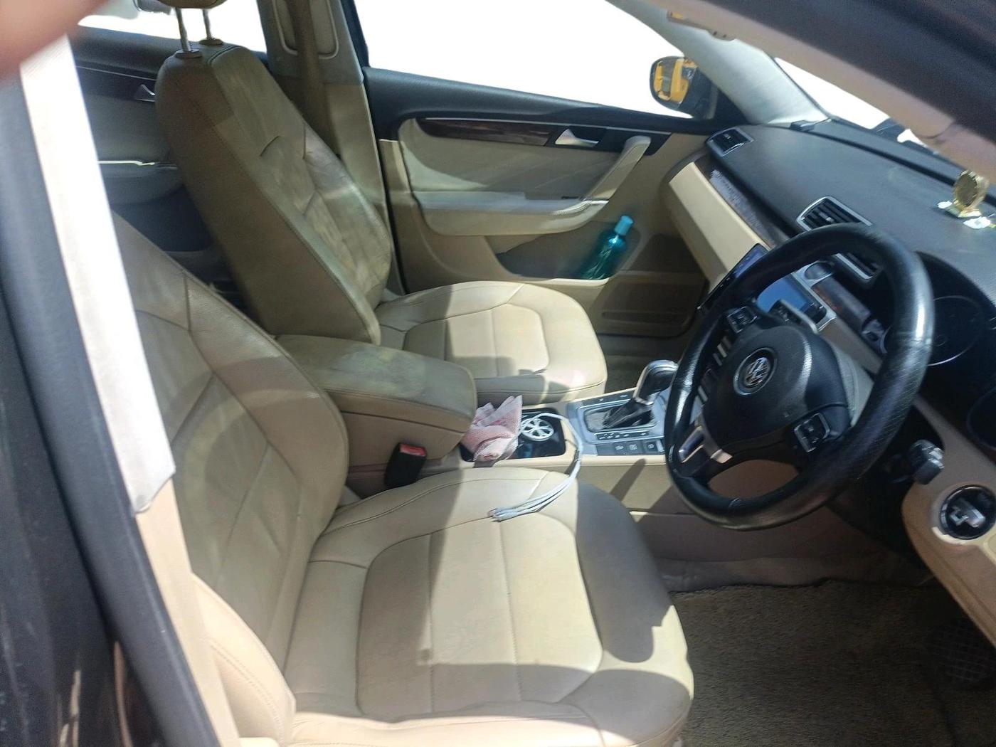 2011 Volkswagen Passat COMFORTLINE DSG, Diesel, Automatic, 1,15,635 km, interior