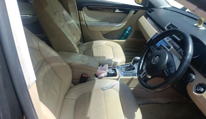 2011 Volkswagen Passat COMFORTLINE DSG, Diesel, Automatic, 1,15,635 km, interior