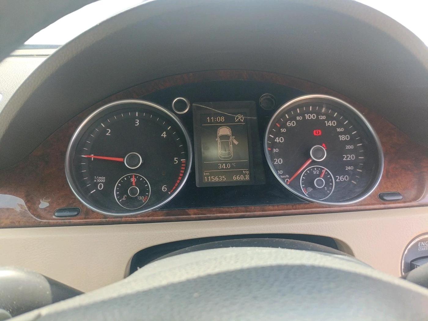 2011 Volkswagen Passat COMFORTLINE DSG, Diesel, Automatic, 1,15,635 km, interior