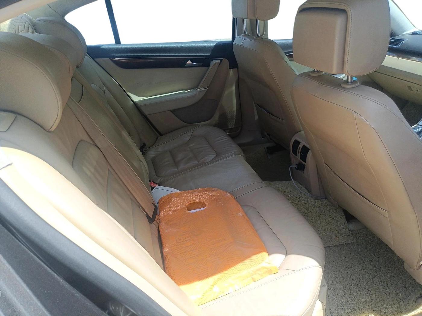 2011 Volkswagen Passat COMFORTLINE DSG, Diesel, Automatic, 1,15,635 km, interior