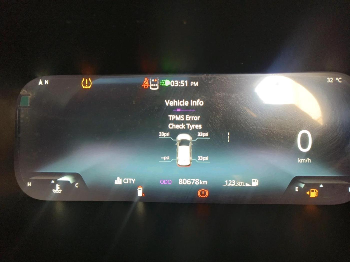 2023 Tata NEXON FEARLESS + SUNROOF DUAL TONE 1.5 DIESEL, Diesel, Manual, 80,678 km, interior