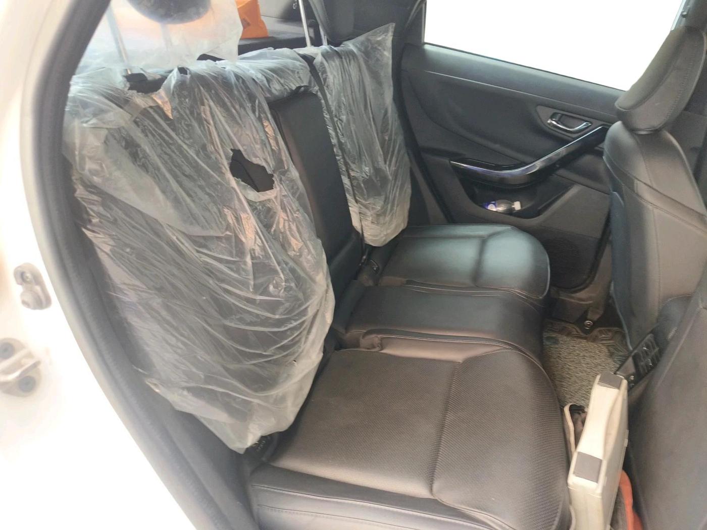 2023 Tata NEXON FEARLESS + SUNROOF DUAL TONE 1.5 DIESEL, Diesel, Manual, 80,678 km, interior