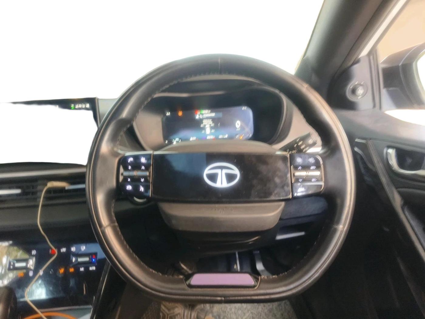 2023 Tata NEXON FEARLESS + SUNROOF DUAL TONE 1.5 DIESEL, Diesel, Manual, 80,678 km, interior
