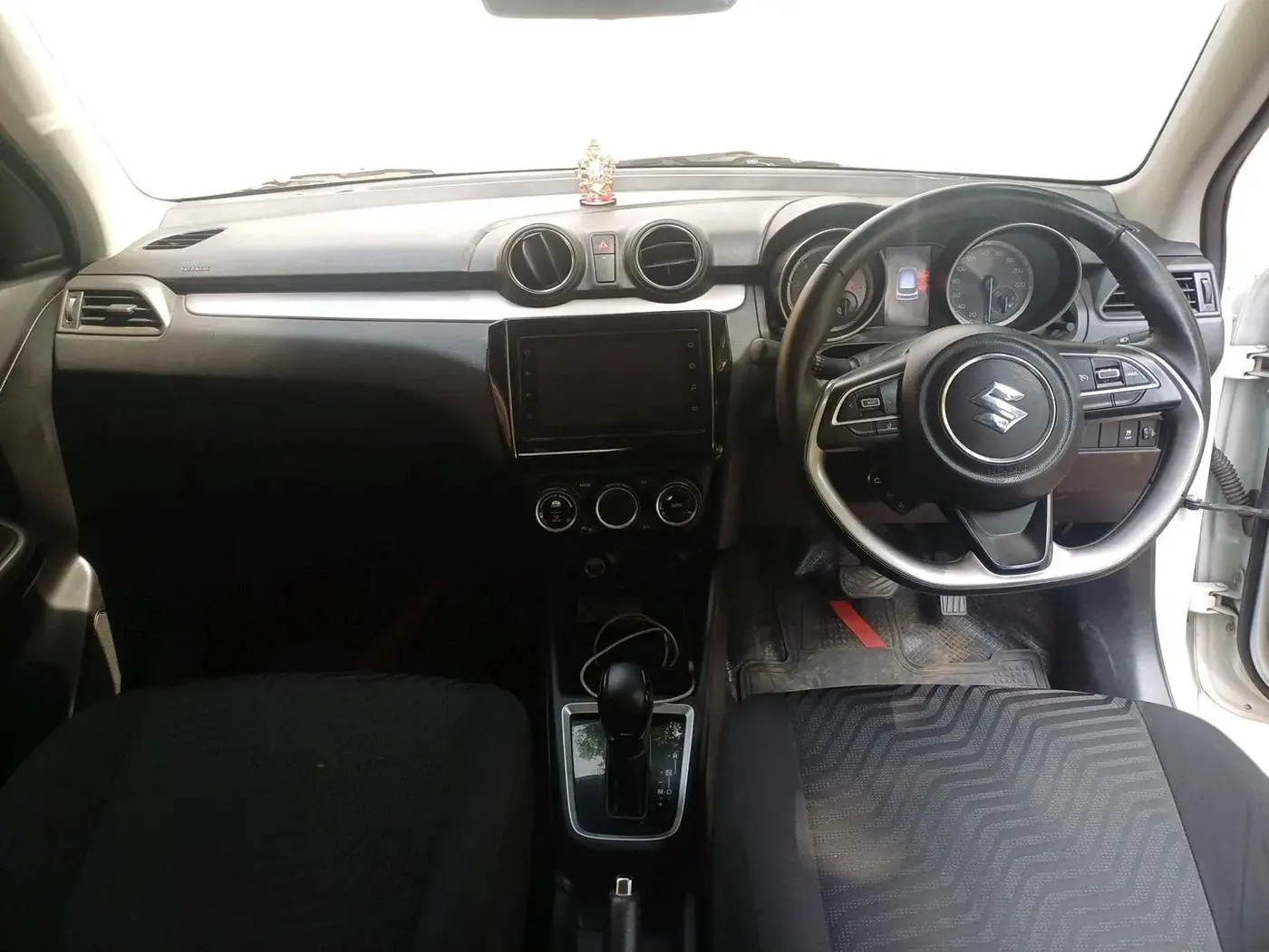 2022 Maruti Swift ZXI PLUS AMT, Petrol, Automatic, 35,297 km, interior