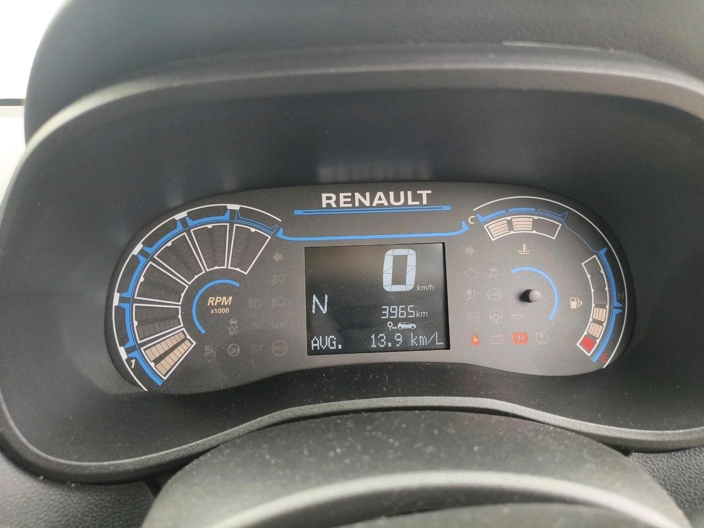 2025 Renault Kwid RXT 1.0 AMT, Petrol, Automatic, 3,965 km, interior
