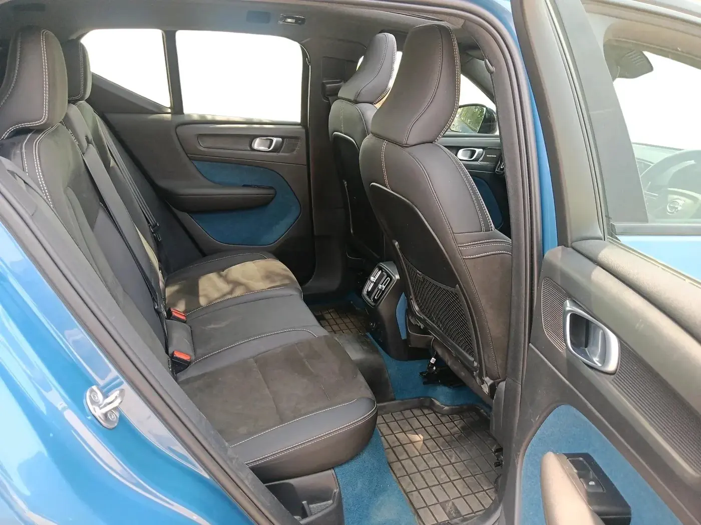 2023 Volvo XC 40  Recharge P8 , Electric, Automatic, 19,475 km, interior