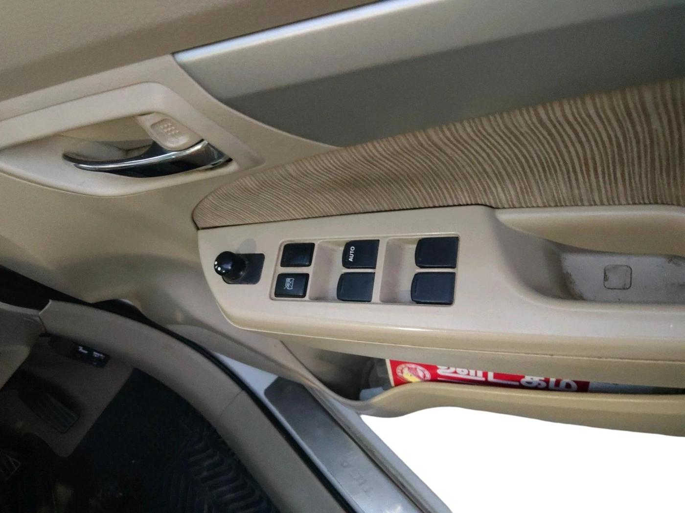 2013 Maruti Ertiga VXI, Petrol, Manual, 1,34,462 km, interior