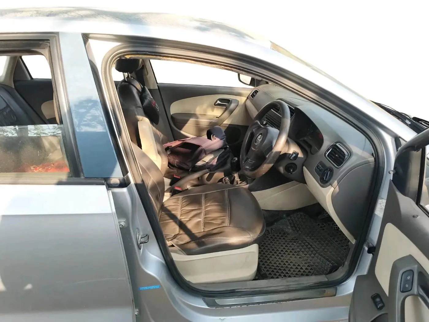 2011 Volkswagen Vento COMFORTLINE 1.6, Petrol, Manual, 1,13,879 km, interior