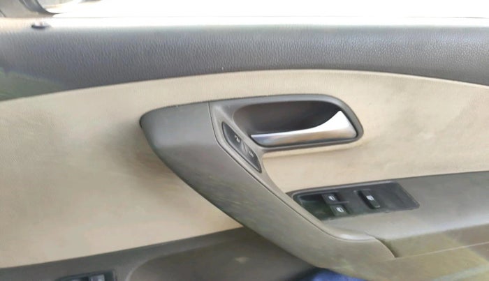 2011 Volkswagen Vento COMFORTLINE 1.6, Petrol, Manual, 1,13,879 km, interior