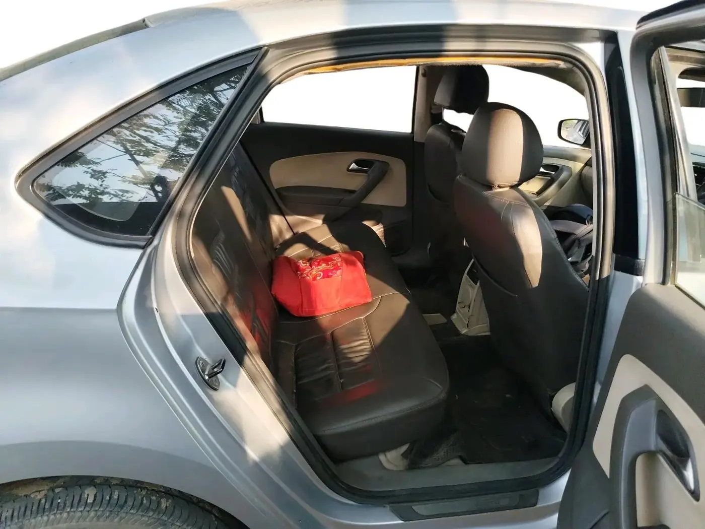 2011 Volkswagen Vento COMFORTLINE 1.6, Petrol, Manual, 1,13,879 km, interior