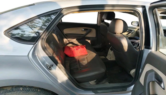 2011 Volkswagen Vento COMFORTLINE 1.6, Petrol, Manual, 1,13,879 km, interior