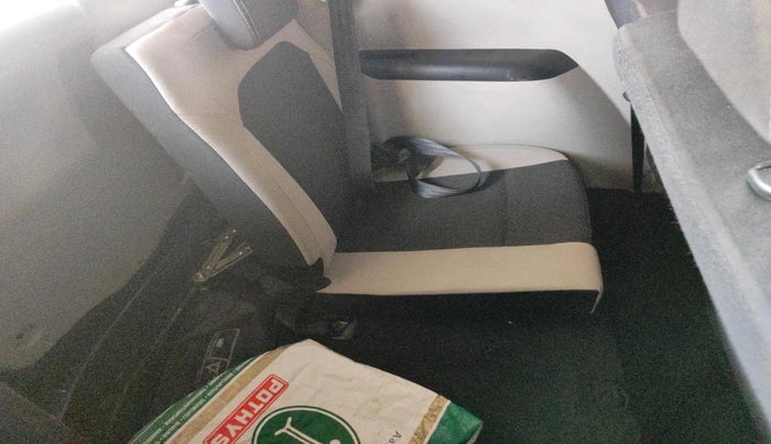 2022 Renault TRIBER RXT AMT, Petrol, Automatic, 30,015 km, interior