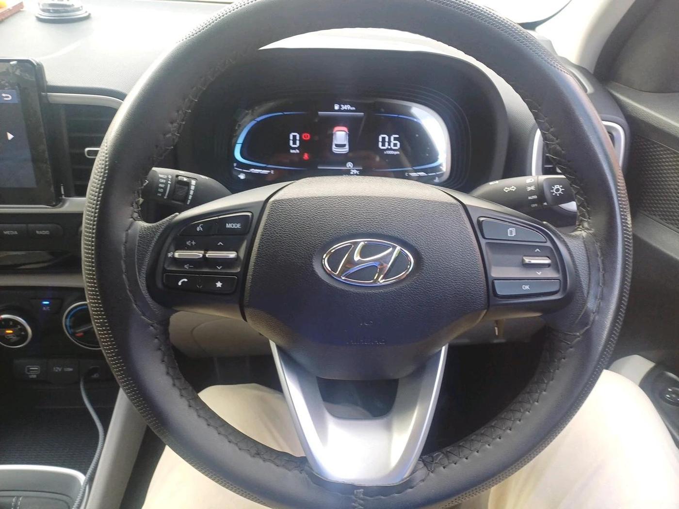 2024 Hyundai VENUE S 1.2, Petrol, Manual, 22,667 km, interior