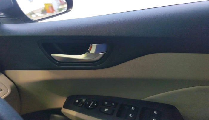 2017 Hyundai Verna 1.6 VTVT SX, Petrol, Manual, 36,057 km, interior