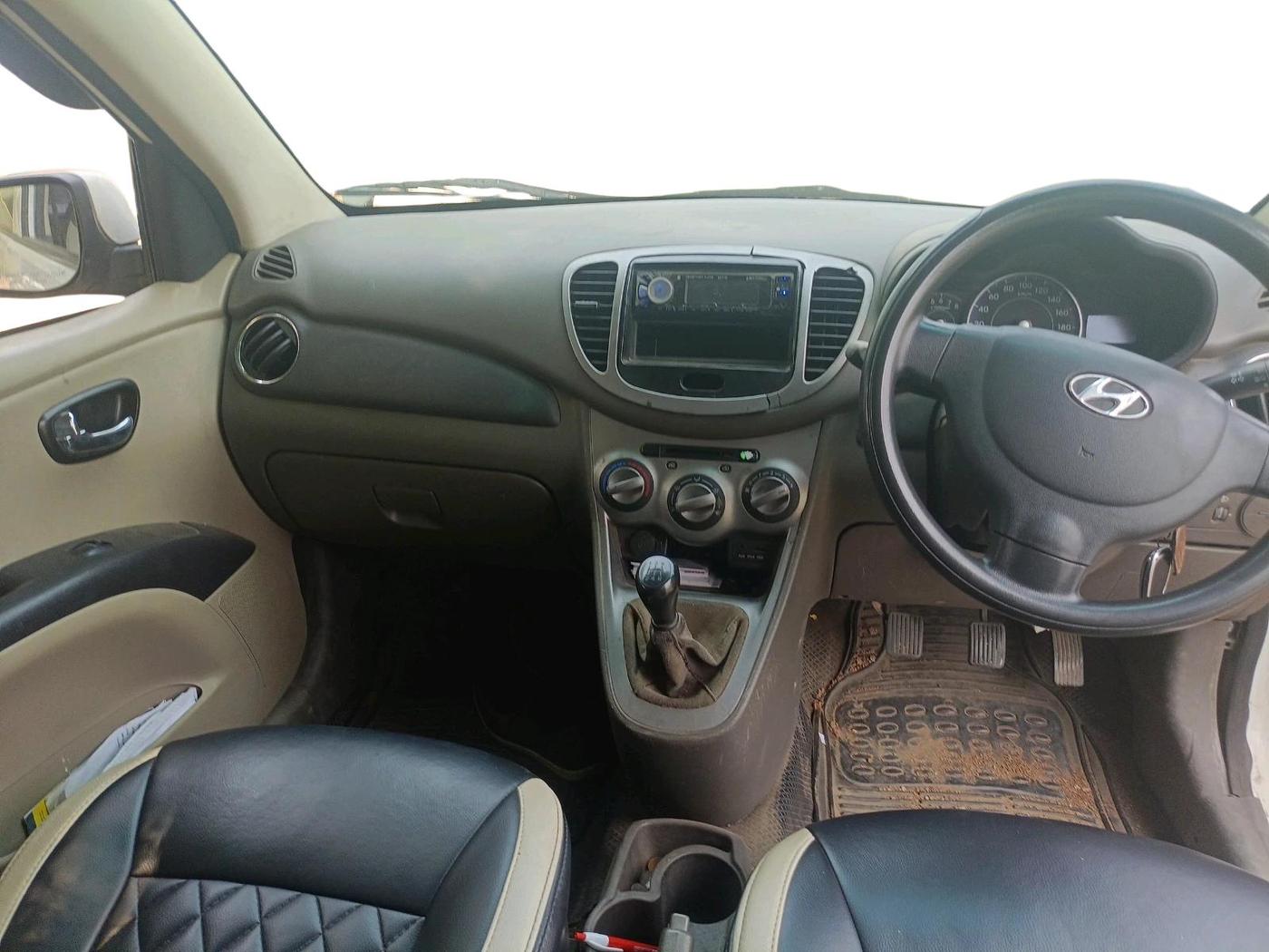 2014 Hyundai i10 SPORTZ 1.1, Petrol, Manual, 1,15,377 km, interior