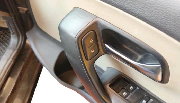 2011 Volkswagen Polo COMFORTLINE 1.2L, Diesel, Manual, 1,07,152 km, interior