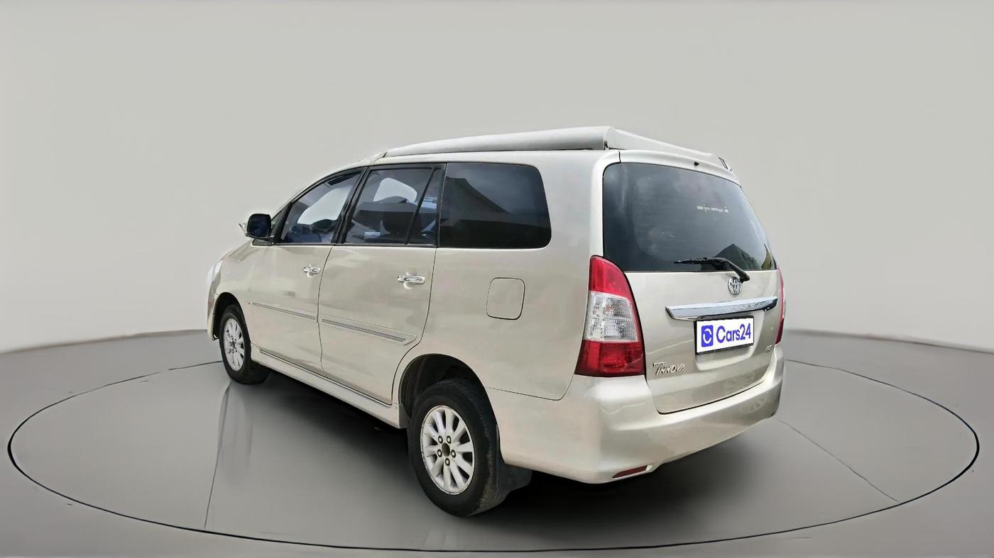 2012 Toyota Innova 2.5 VX 7 STR, Diesel, Manual, 2,92,433 km, exterior