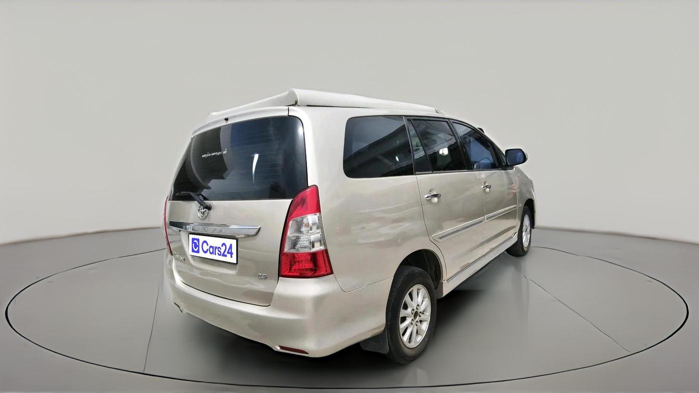 2012 Toyota Innova 2.5 VX 7 STR, Diesel, Manual, 2,92,433 km, exterior