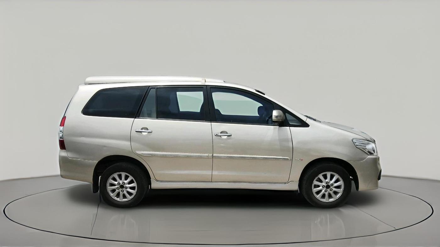 2012 Toyota Innova 2.5 VX 7 STR, Diesel, Manual, 2,92,433 km, exterior