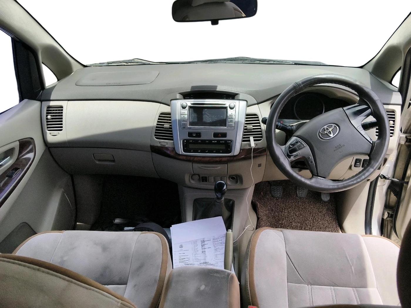 2012 Toyota Innova 2.5 VX 7 STR, Diesel, Manual, 2,92,433 km, interior