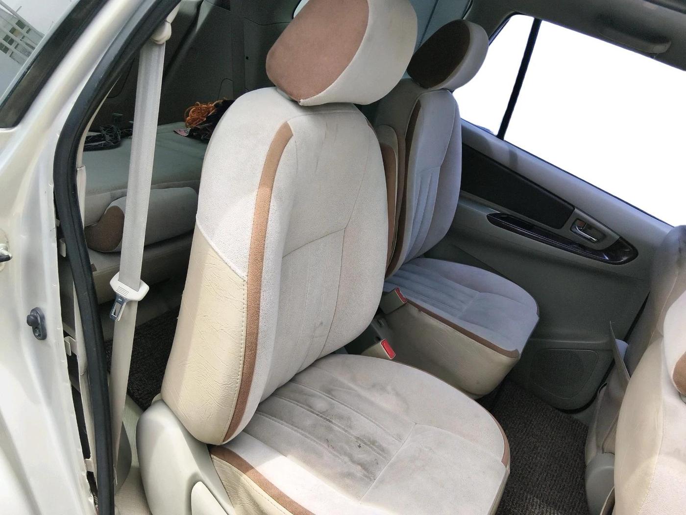 2012 Toyota Innova 2.5 VX 7 STR, Diesel, Manual, 2,92,433 km, interior