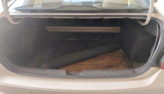 2013 Volkswagen Vento HIGHLINE DIESEL 1.6, Diesel, Manual, 1,58,183 km, exterior