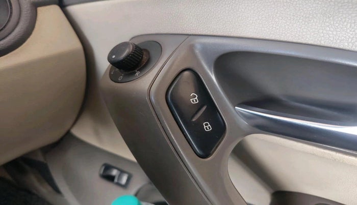 2013 Volkswagen Vento HIGHLINE DIESEL 1.6, Diesel, Manual, 1,58,183 km, interior