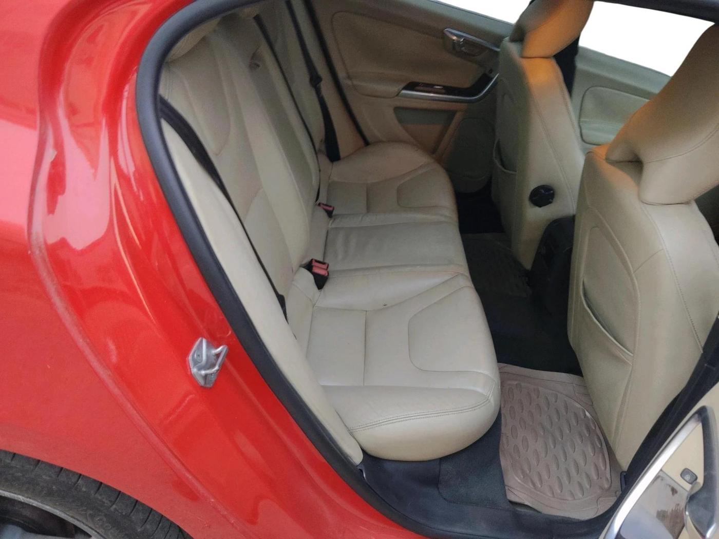 2015 Volvo S60 Momentum D4, Diesel, Automatic, 1,35,000 km, interior