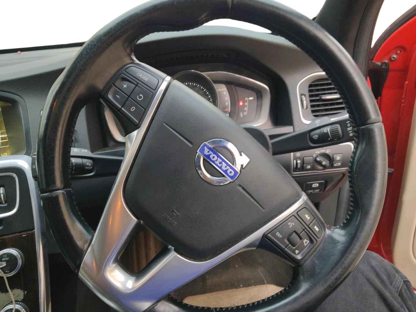 2015 Volvo S60 Momentum D4, Diesel, Automatic, 1,35,000 km, interior