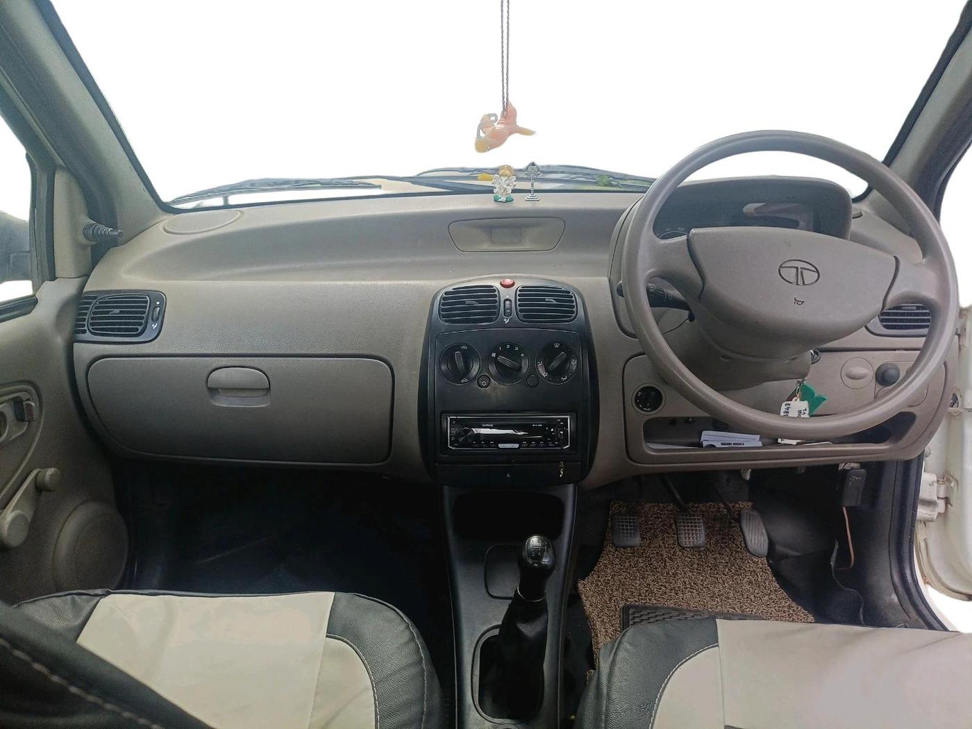 2013 Tata Indica V2 LS DIESEL, Diesel, Manual, 74,653 km, interior