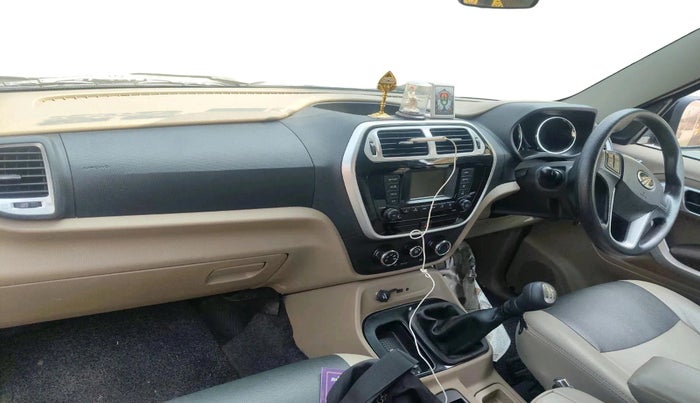 2015 Mahindra TUV300 T8, Diesel, Manual, 1,54,474 km, interior