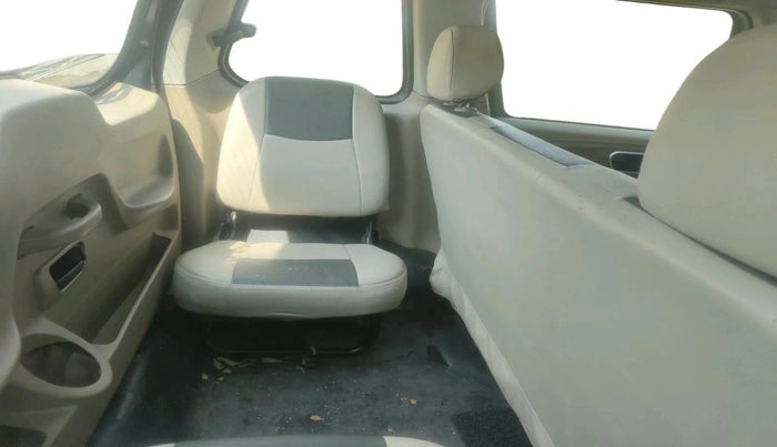 2015 Mahindra TUV300 T8, Diesel, Manual, 1,54,474 km, interior