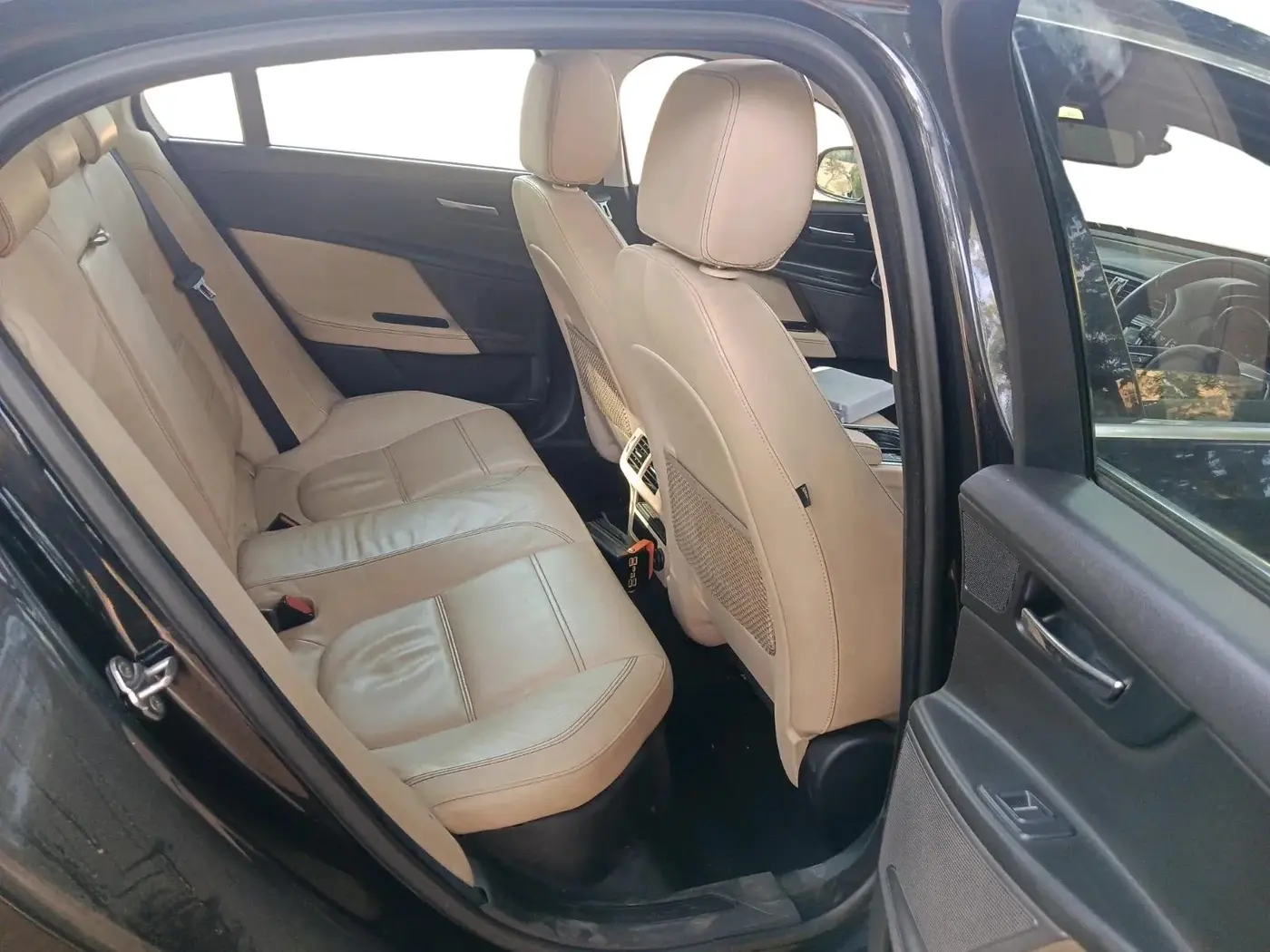 2016 Jaguar XE PRESTIGE PETROL, Petrol, Automatic, 95,115 km, interior