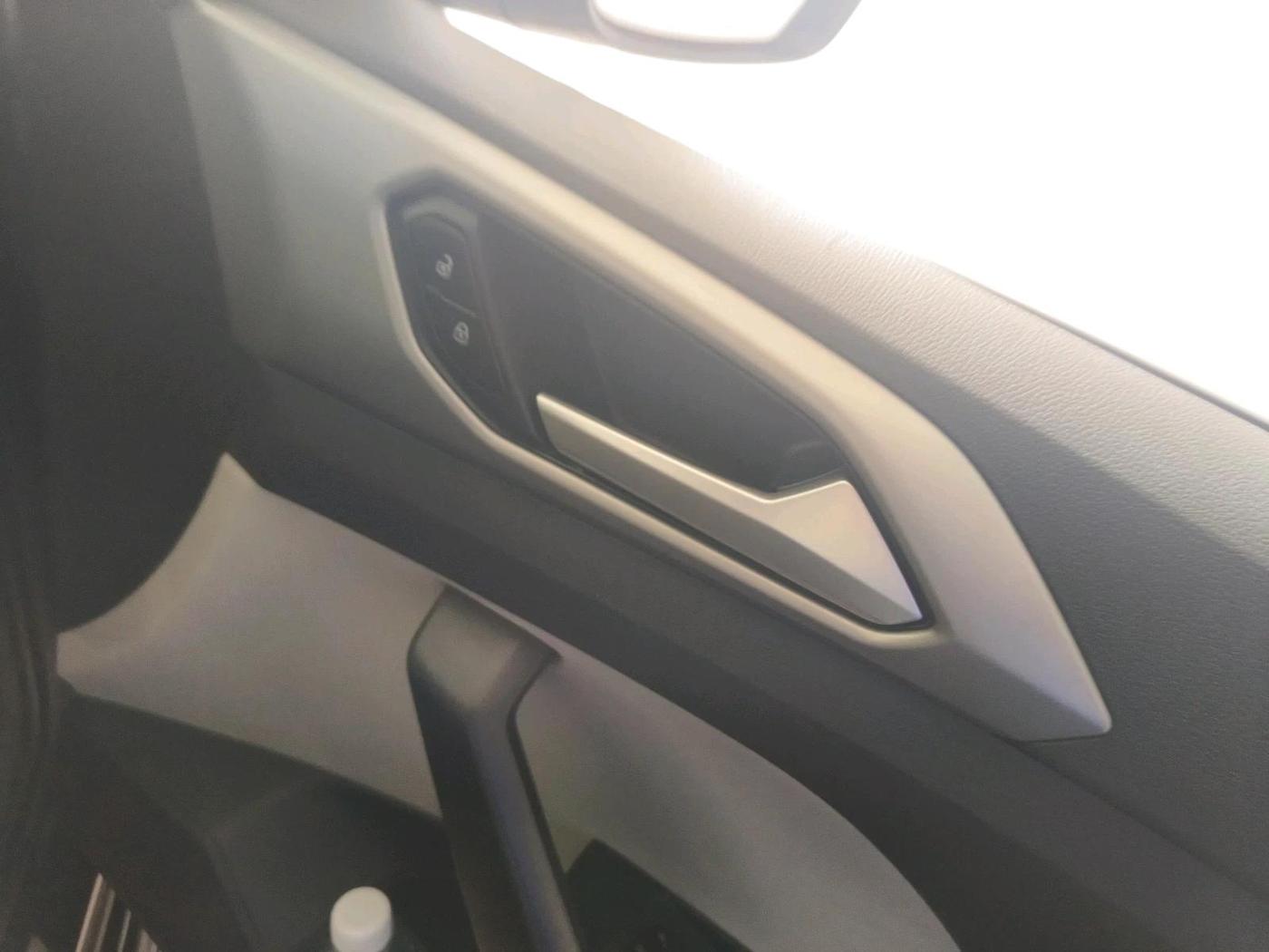 2022 Volkswagen TAIGUN HIGHLINE 1.0 TSI AT, Petrol, Automatic, 44,900 km, interior