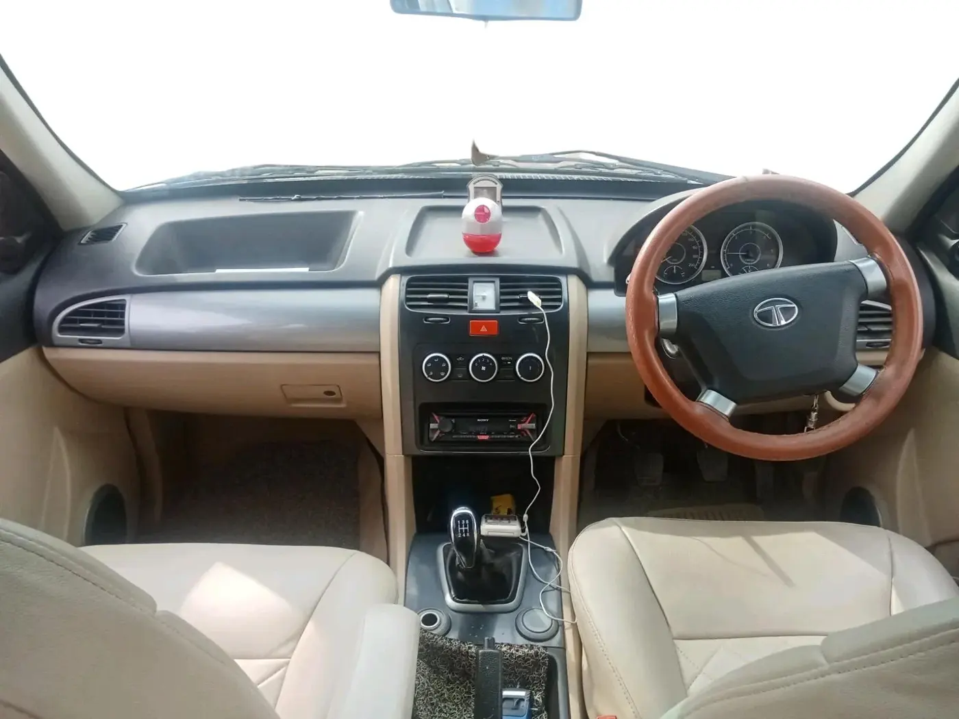 2014 Tata Safari Storme 2.2 EX 4X2, Diesel, Manual, 95,778 km, interior