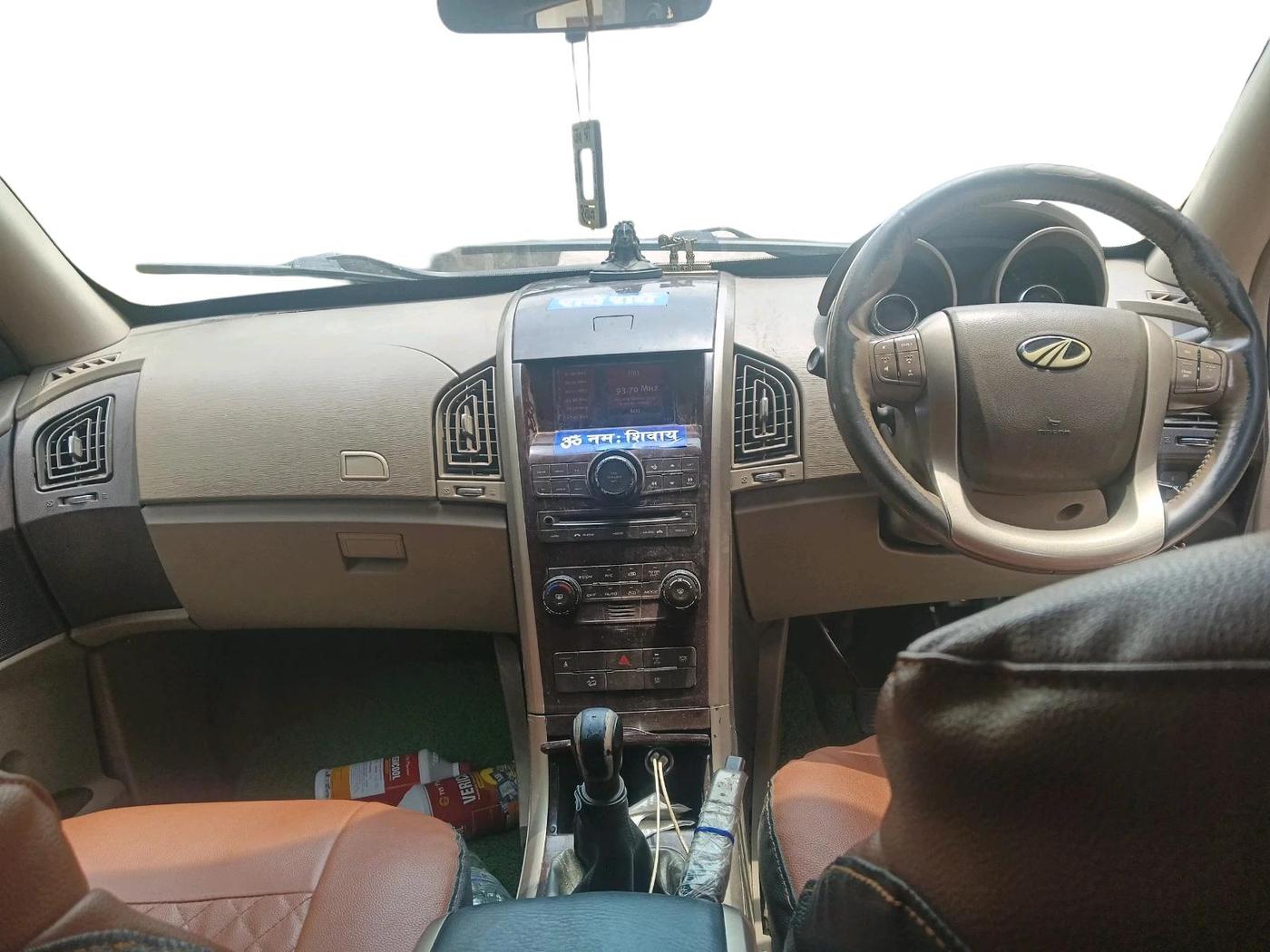 2014 Mahindra XUV500 W8, Diesel, Manual, 1,52,643 km, interior