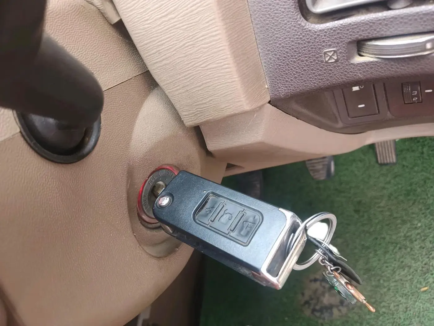 2014 Mahindra XUV500 W8, Diesel, Manual, 1,52,643 km, interior