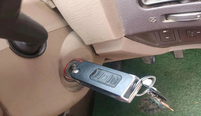 2014 Mahindra XUV500 W8, Diesel, Manual, 1,52,643 km, interior