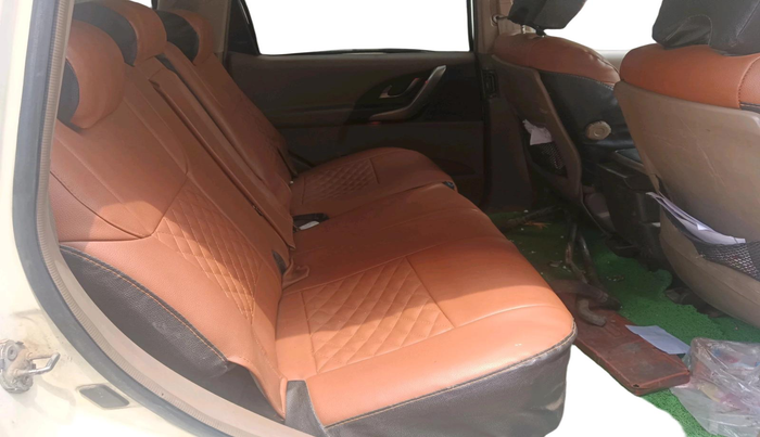 2014 Mahindra XUV500 W8, Diesel, Manual, 1,52,643 km, interior