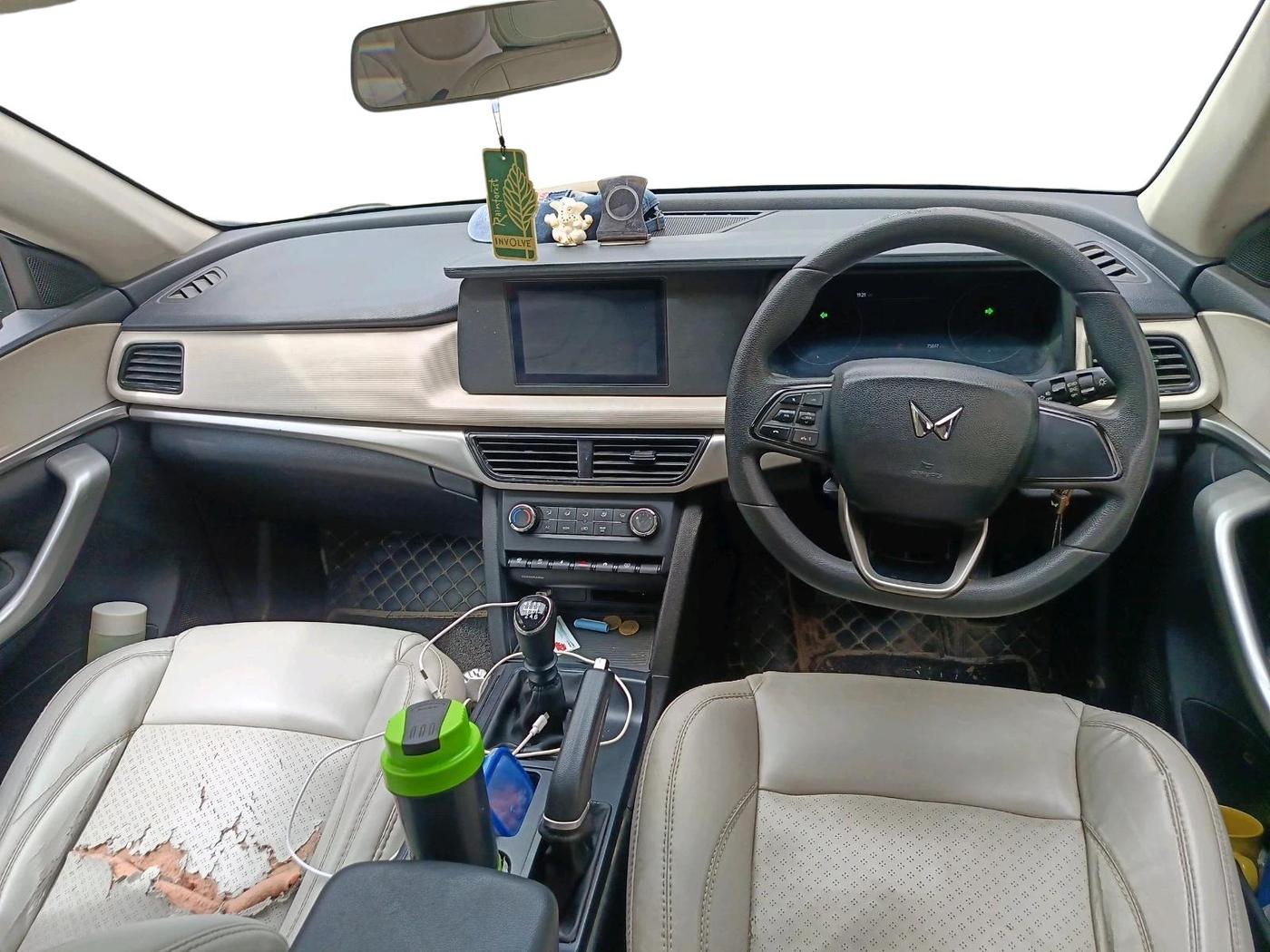 2024 Mahindra XUV700 MX Diesel MT 7 STR, Diesel, Manual, 75,617 km, interior