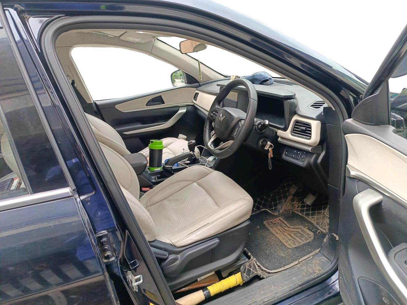2024 Mahindra XUV700 MX Diesel MT 7 STR, Diesel, Manual, 75,617 km, interior