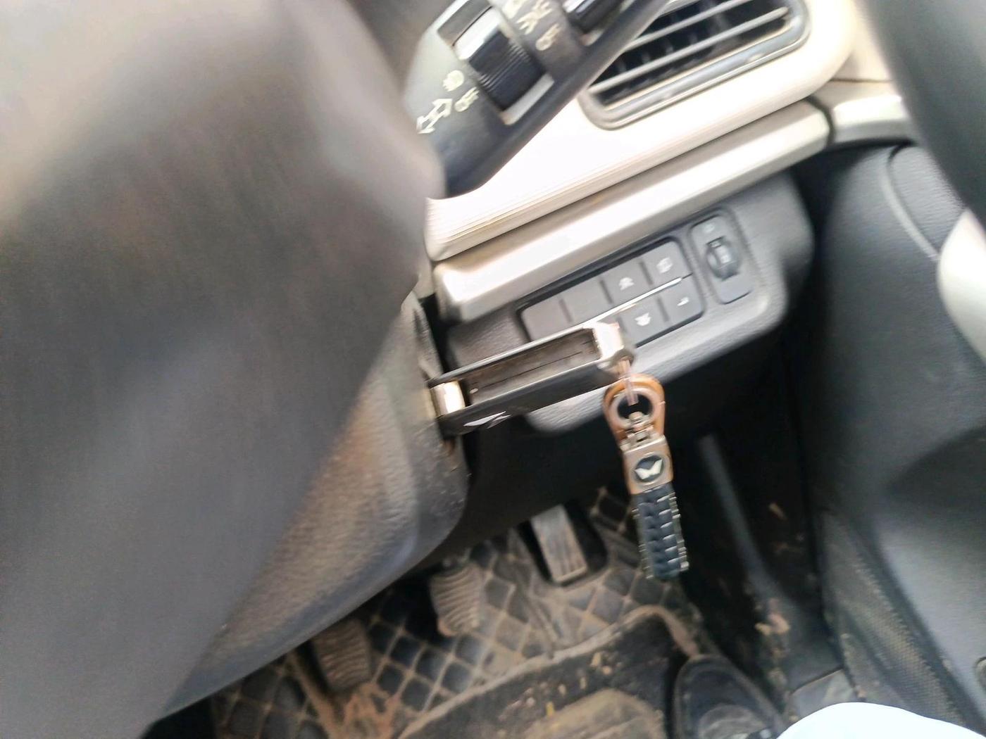 2024 Mahindra XUV700 MX Diesel MT 7 STR, Diesel, Manual, 75,617 km, interior