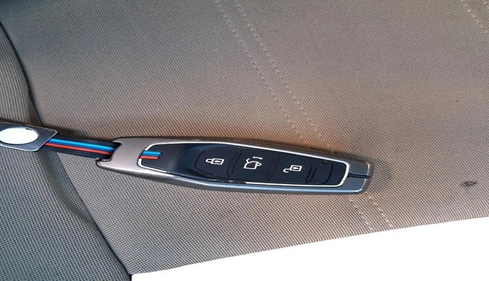 2020 Mahindra XUV500 W9, Diesel, Manual, 49,831 km, interior