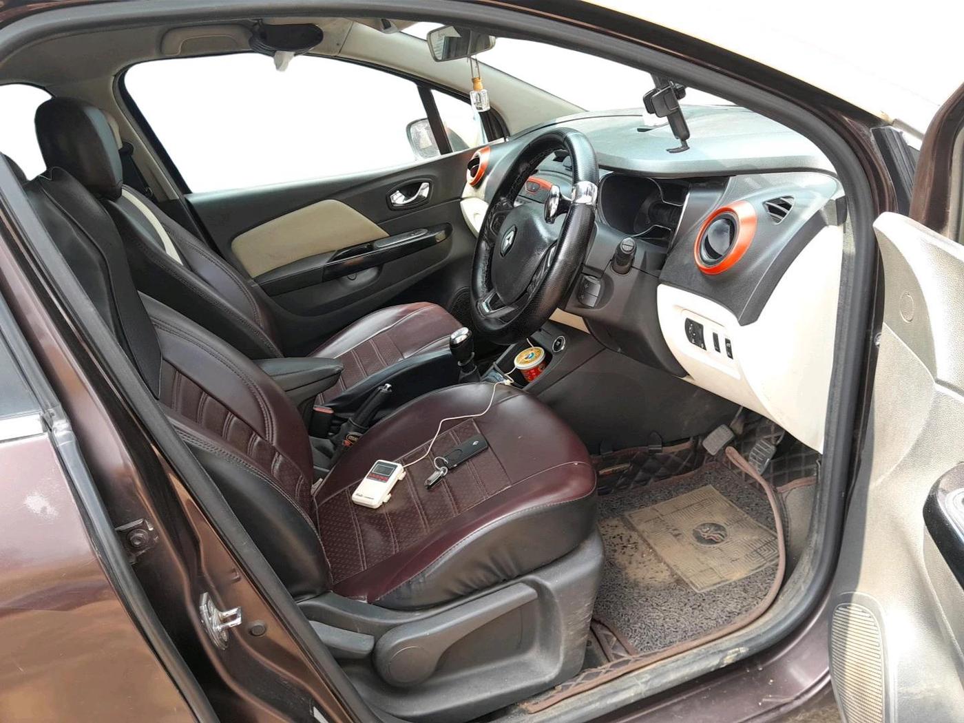 2017 Renault Captur RXT DIESEL DUAL TONE, Diesel, Manual, 2,40,077 km, interior