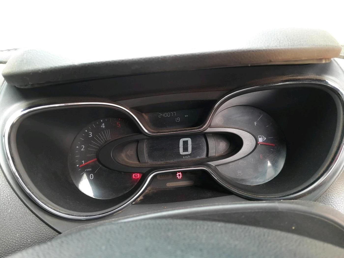 2017 Renault Captur RXT DIESEL DUAL TONE, Diesel, Manual, 2,40,077 km, interior