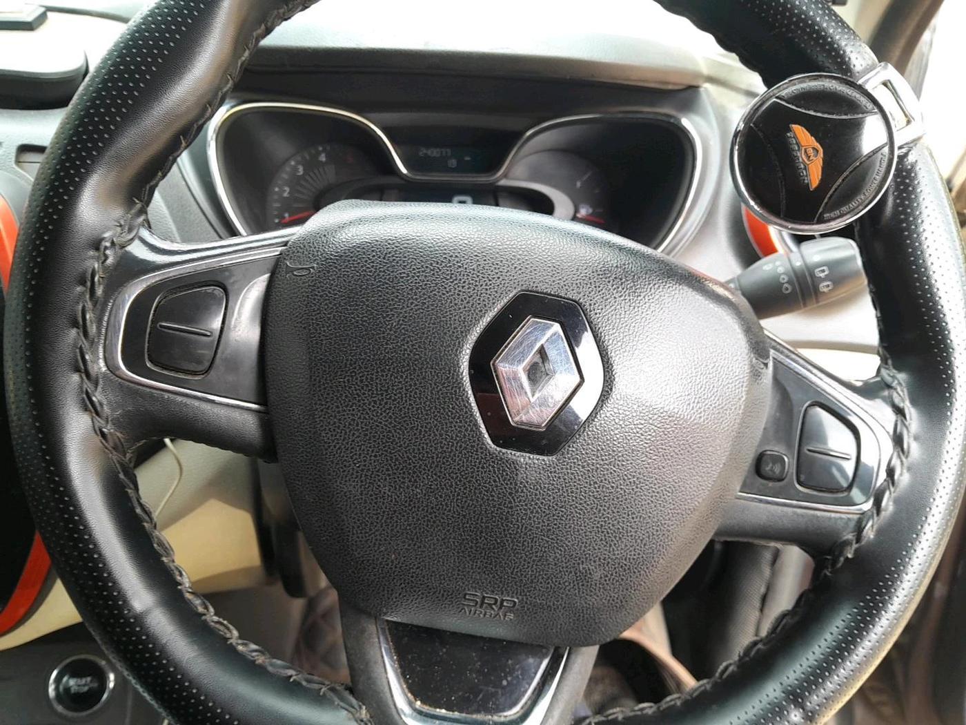2017 Renault Captur RXT DIESEL DUAL TONE, Diesel, Manual, 2,40,077 km, interior