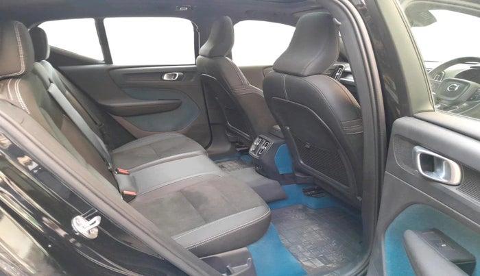 2022 Volvo XC 40  Recharge P8 , Electric, Automatic, 51,540 km, interior