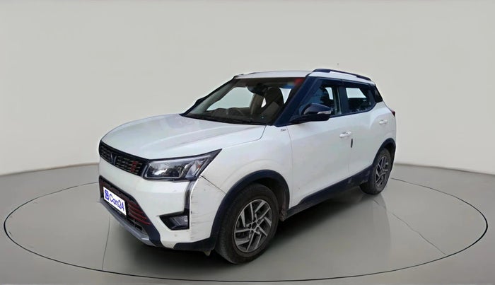 2022 Mahindra XUV300 W8 (O) 1.2 PETROL, Petrol, Manual, 29,560 km, exterior